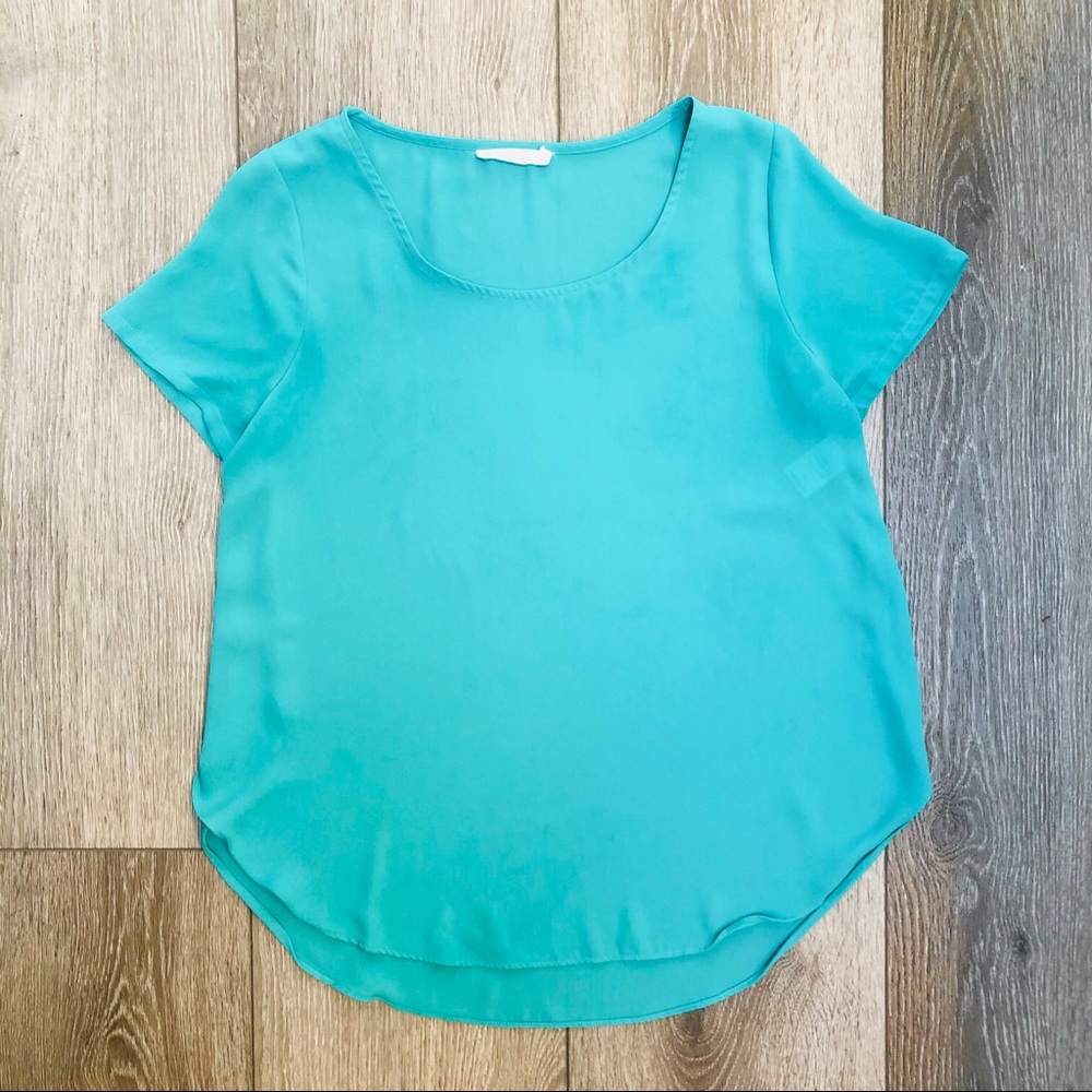 LUSH SHORT SLEEVE SCOOP NECK CURVED HEM BLOUSE TEAL SMALL